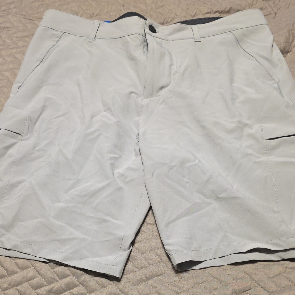 32 Degrees Men's Cargo Shorts in Light Gray